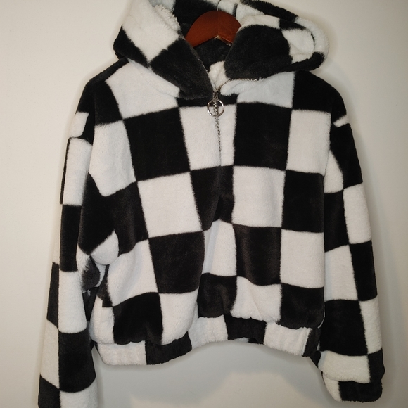 Forever 21 Jackets & Blazers - Forever 21 checkered crop fuzzy jacket